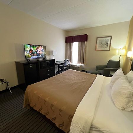 סנדסטון Quality Inn Richmond Airport מראה חיצוני תמונה