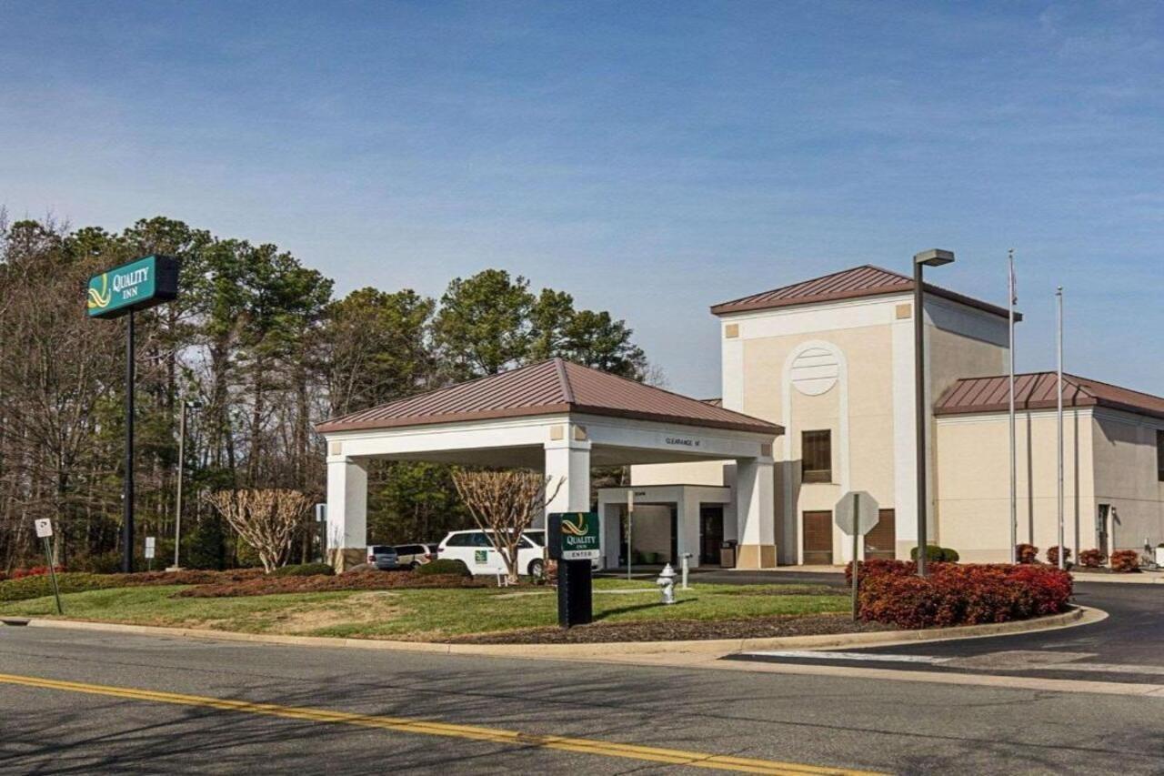 סנדסטון Quality Inn Richmond Airport מראה חיצוני תמונה