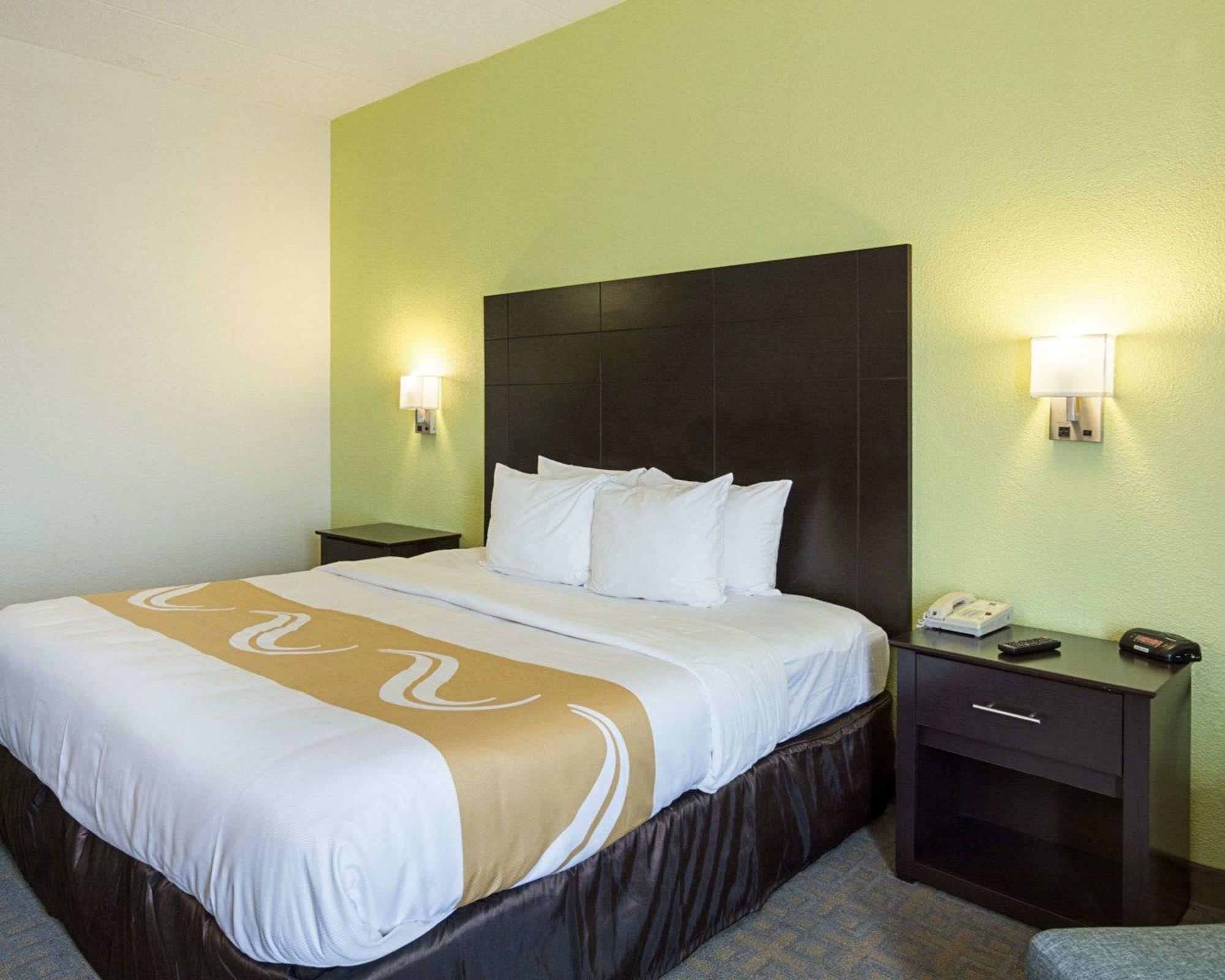 סנדסטון Quality Inn Richmond Airport מראה חיצוני תמונה