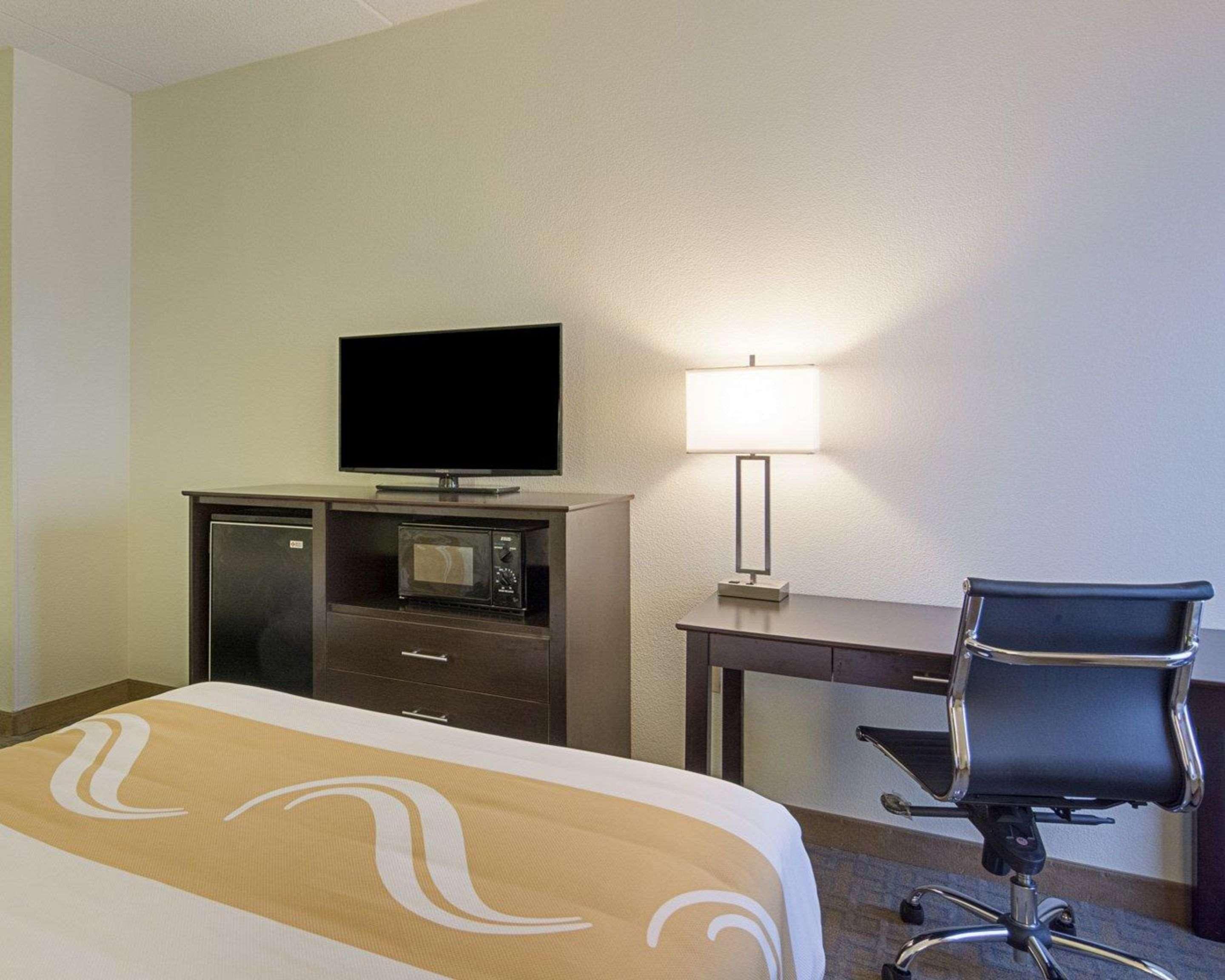סנדסטון Quality Inn Richmond Airport מראה חיצוני תמונה