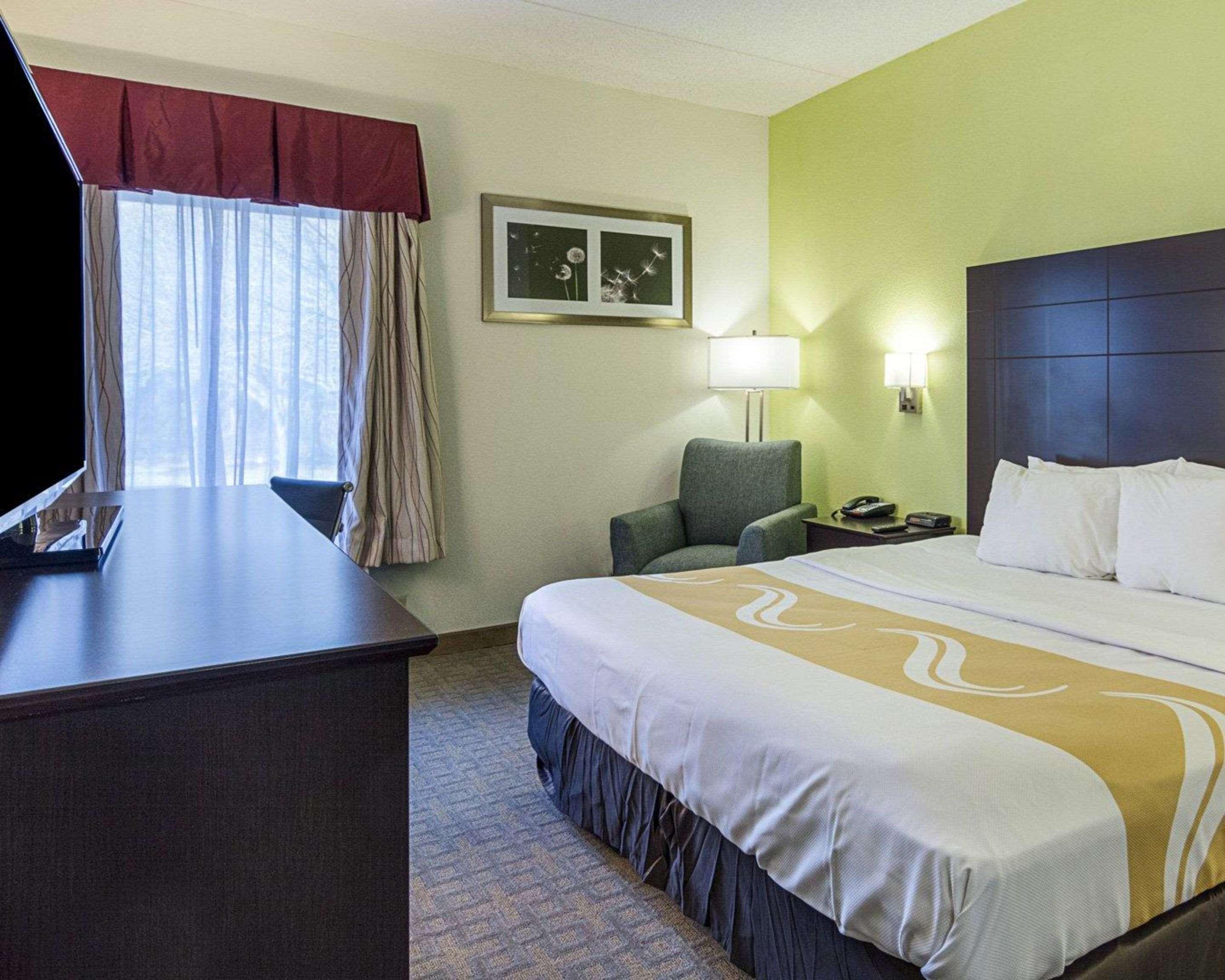 סנדסטון Quality Inn Richmond Airport מראה חיצוני תמונה