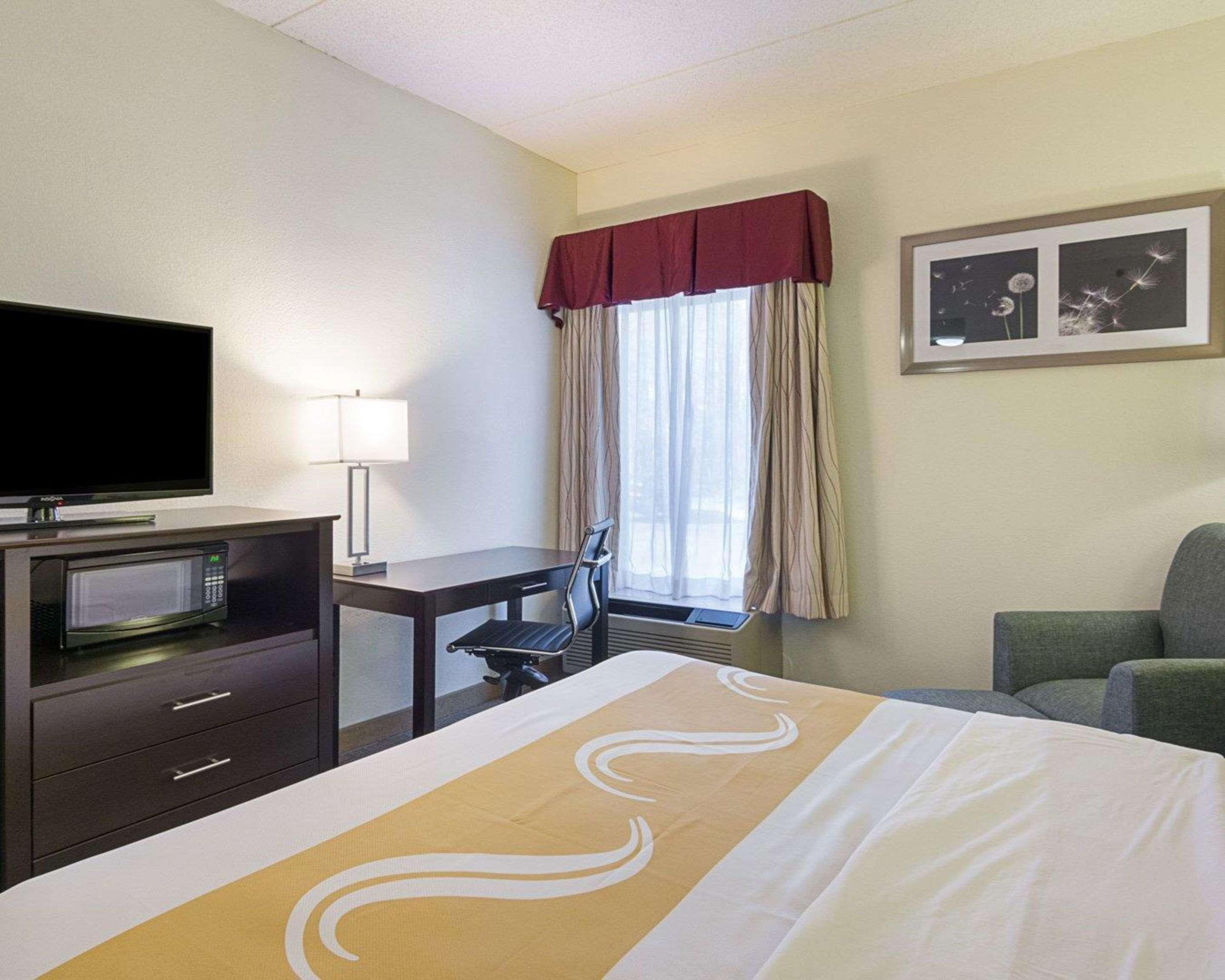 סנדסטון Quality Inn Richmond Airport מראה חיצוני תמונה