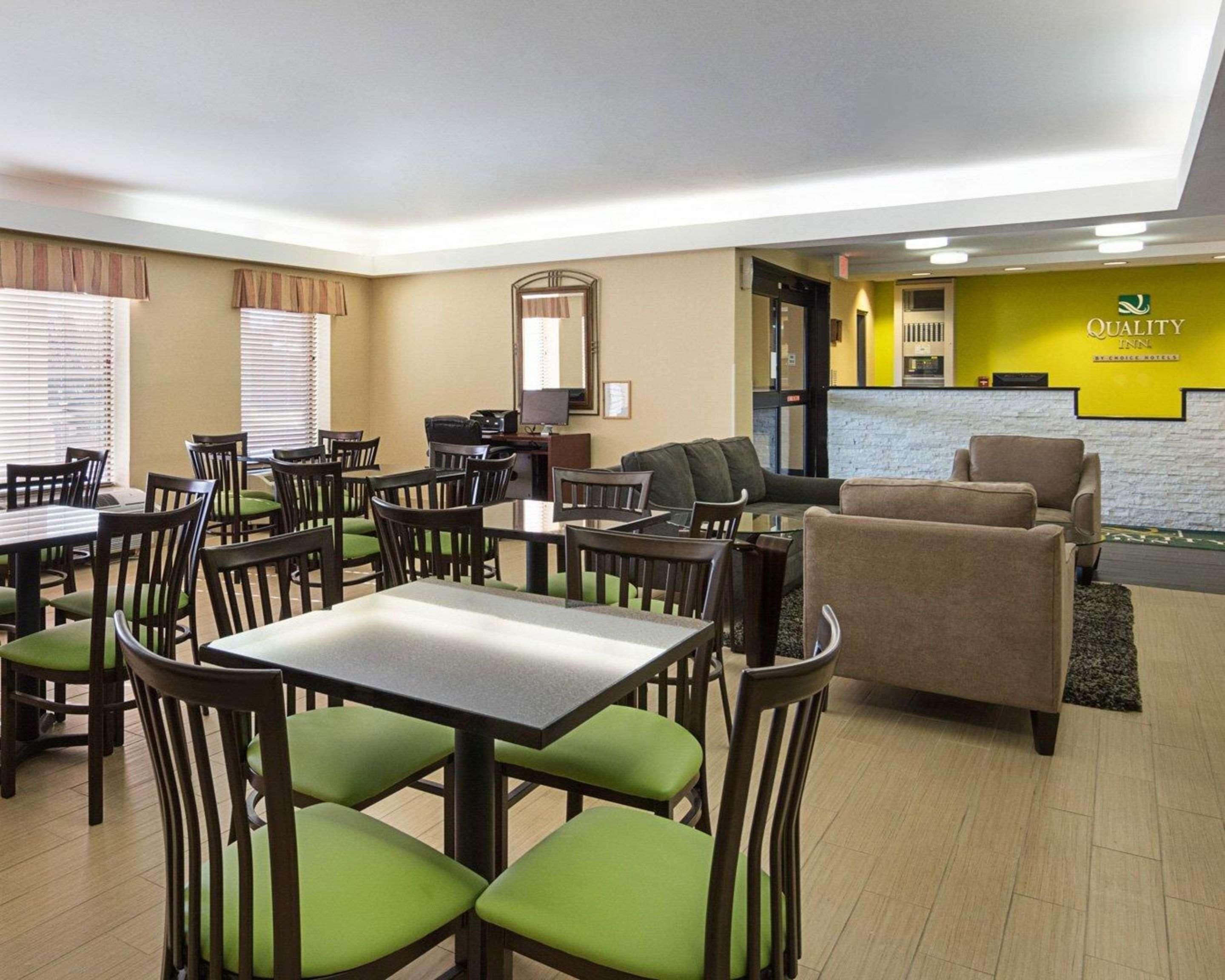 סנדסטון Quality Inn Richmond Airport מראה חיצוני תמונה
