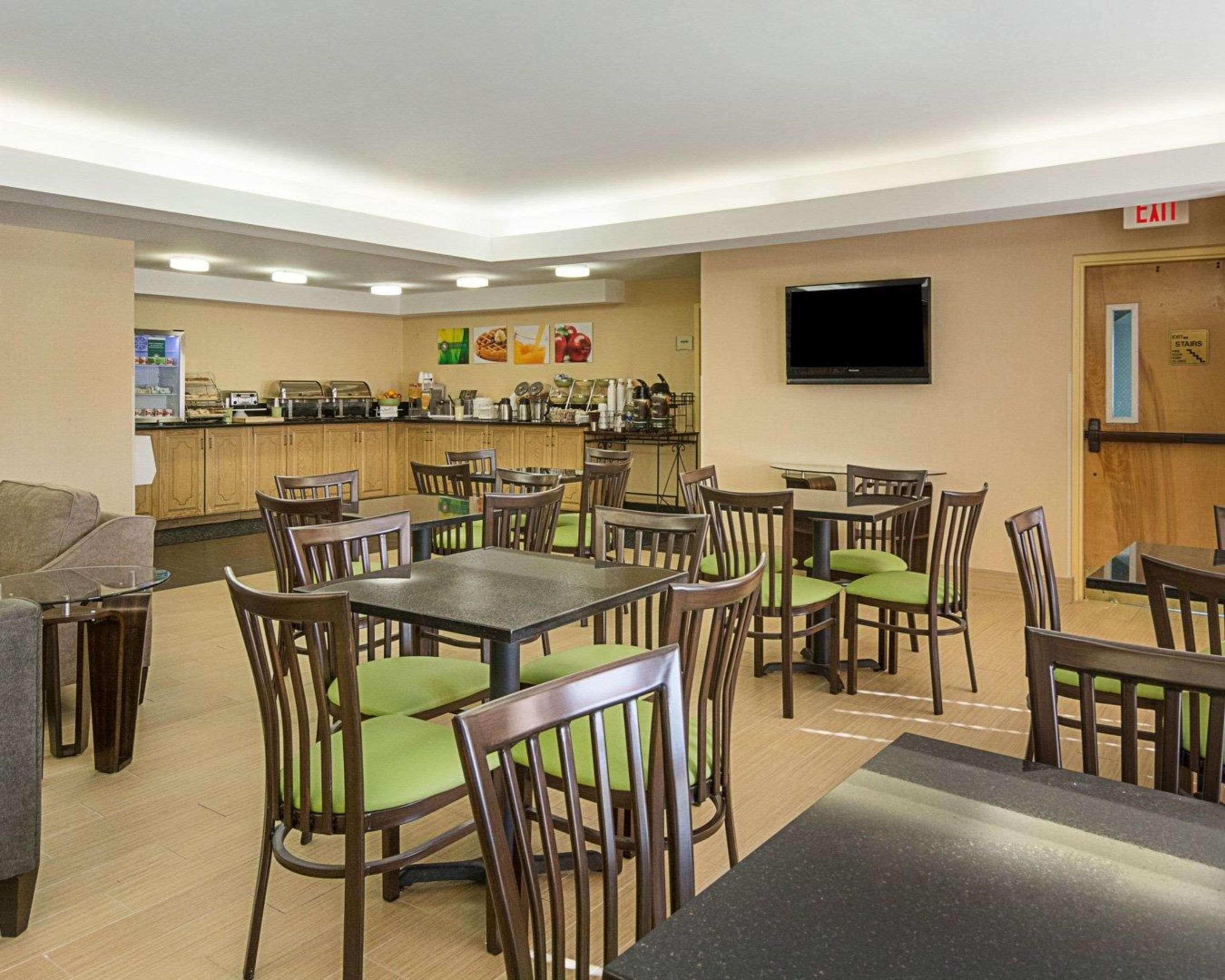סנדסטון Quality Inn Richmond Airport מראה חיצוני תמונה