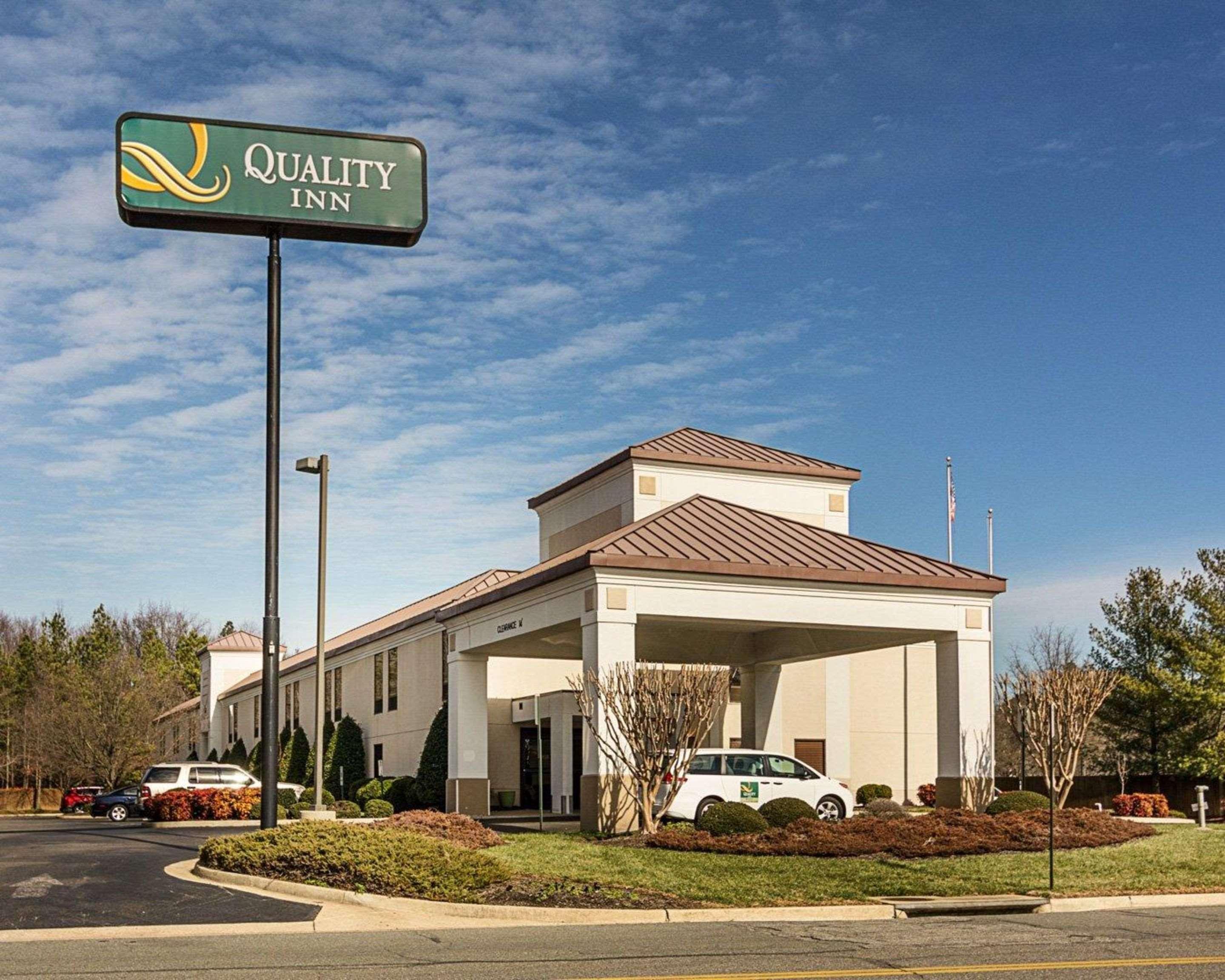 סנדסטון Quality Inn Richmond Airport מראה חיצוני תמונה