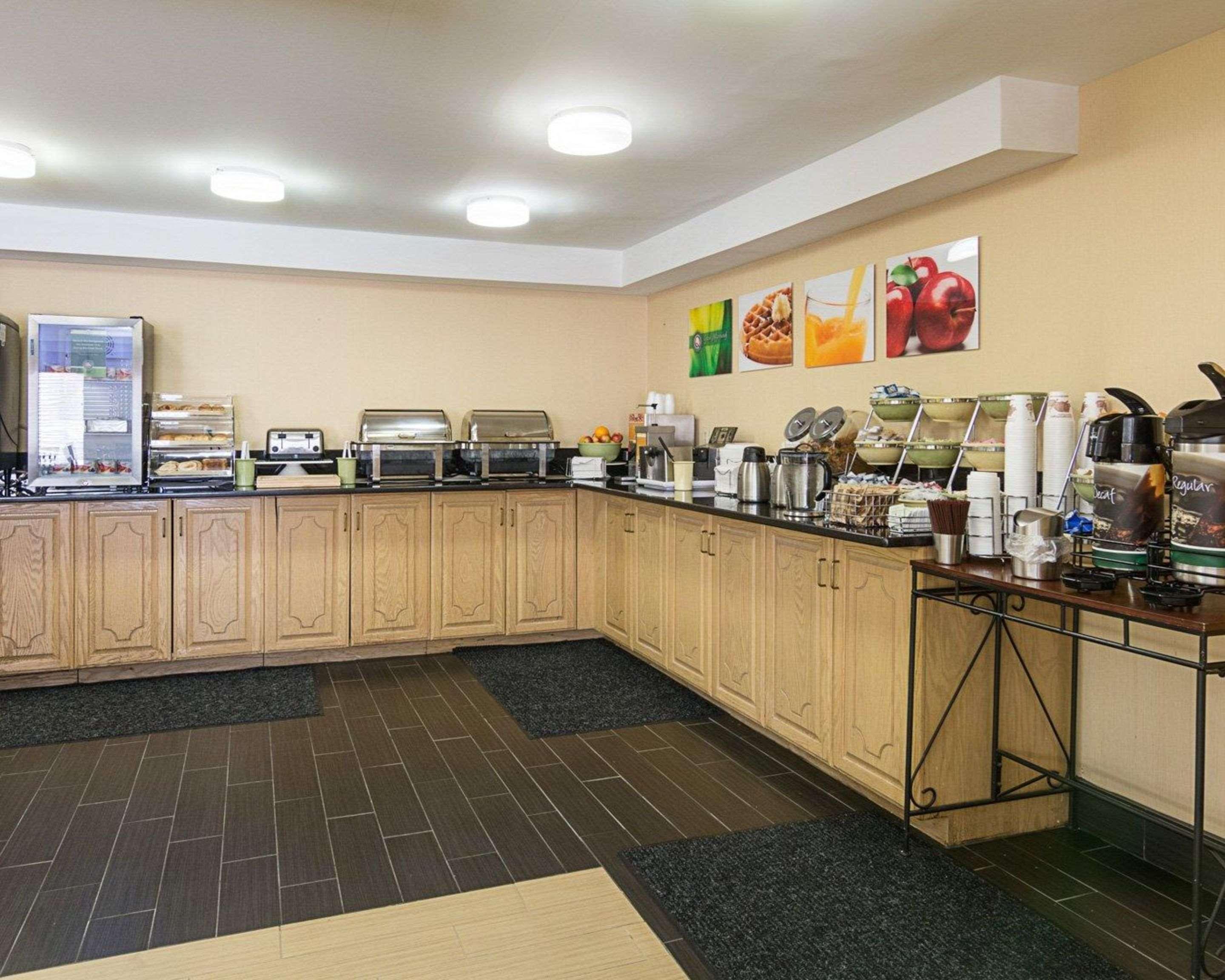 סנדסטון Quality Inn Richmond Airport מראה חיצוני תמונה