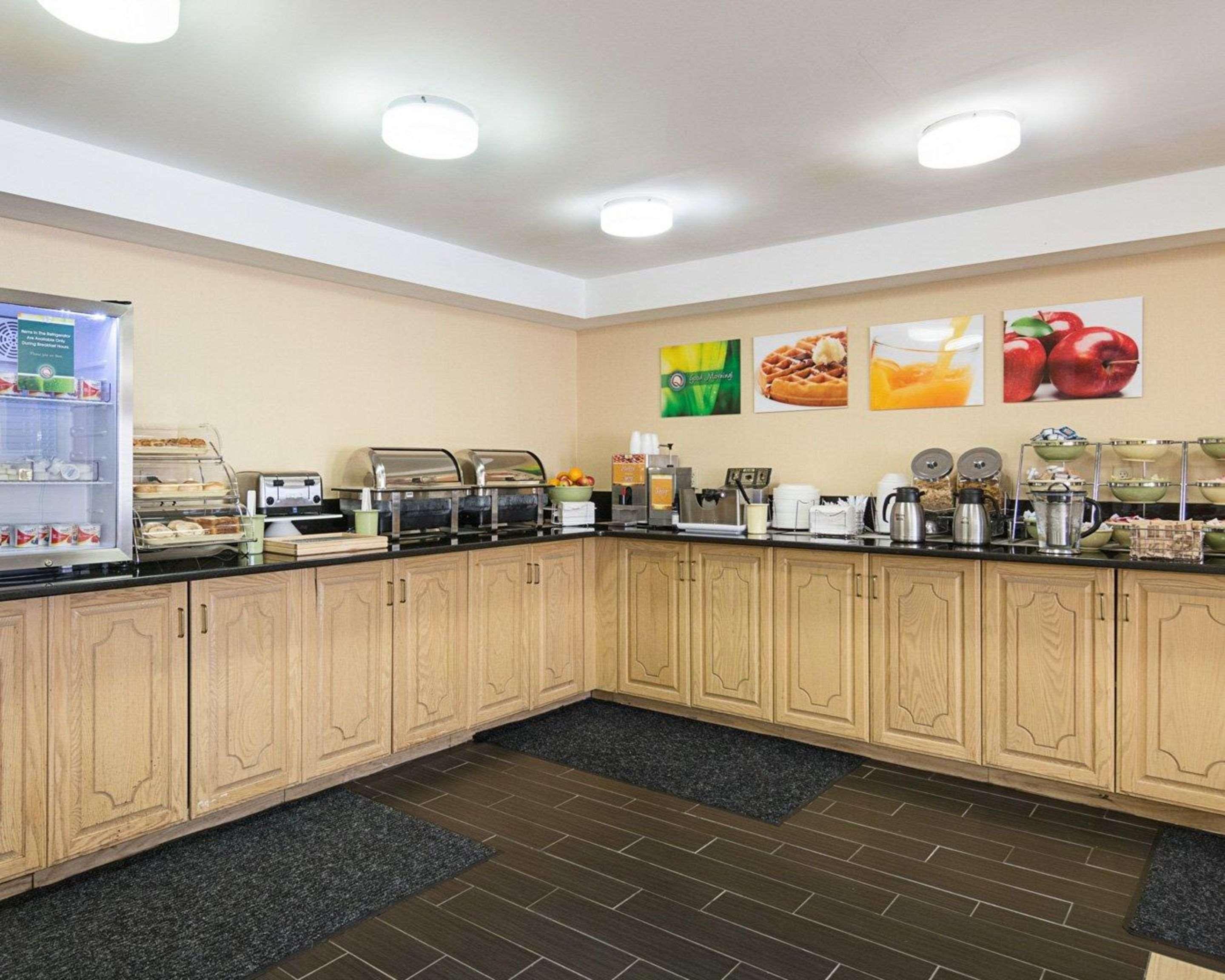 סנדסטון Quality Inn Richmond Airport מראה חיצוני תמונה