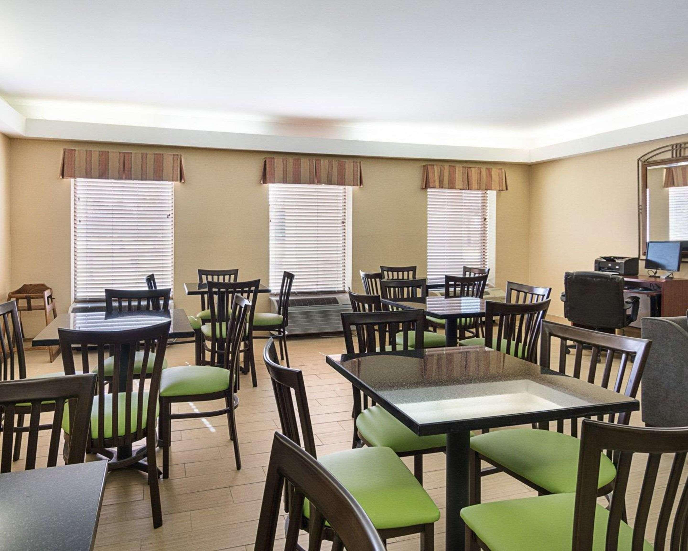 סנדסטון Quality Inn Richmond Airport מראה חיצוני תמונה