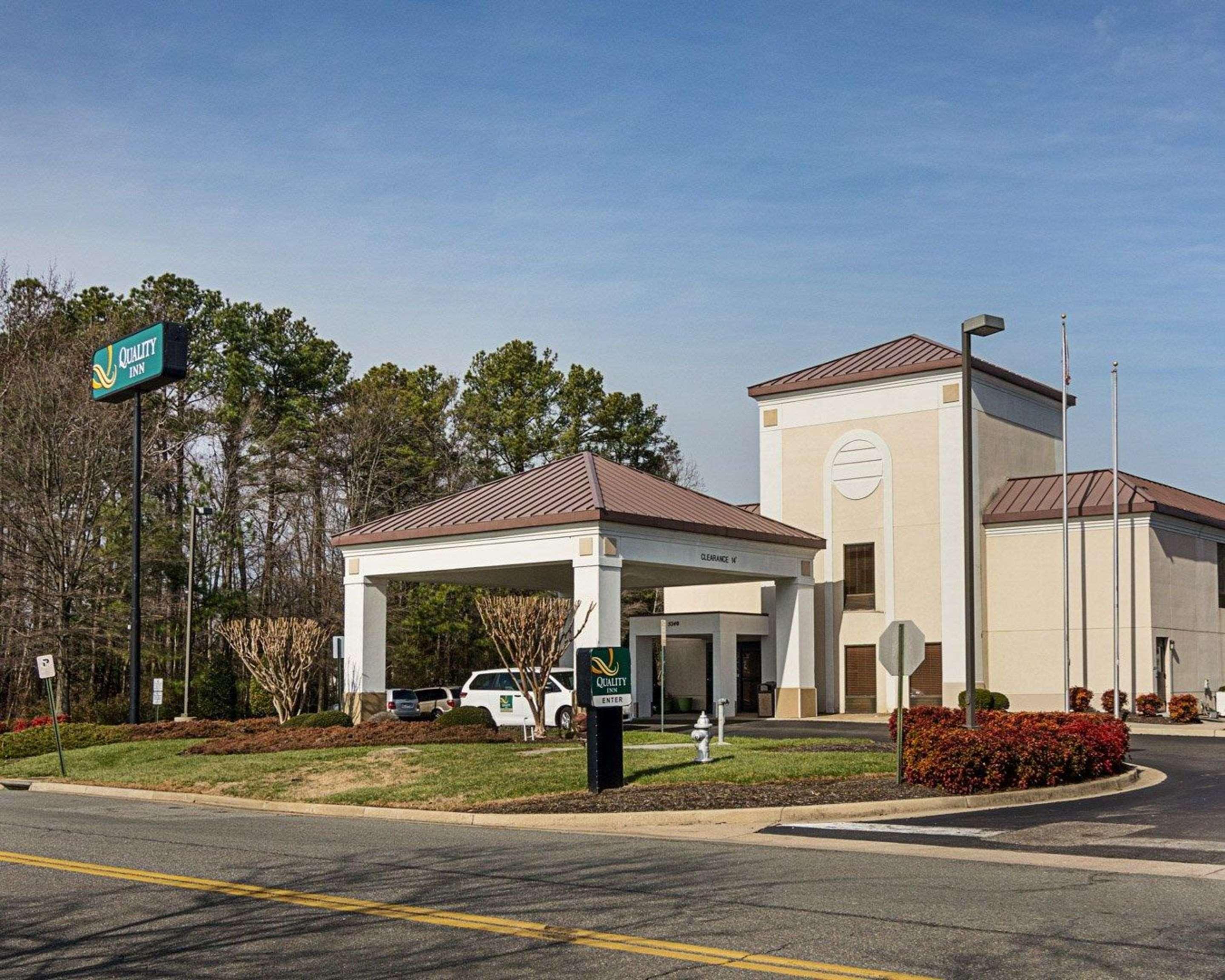 סנדסטון Quality Inn Richmond Airport מראה חיצוני תמונה