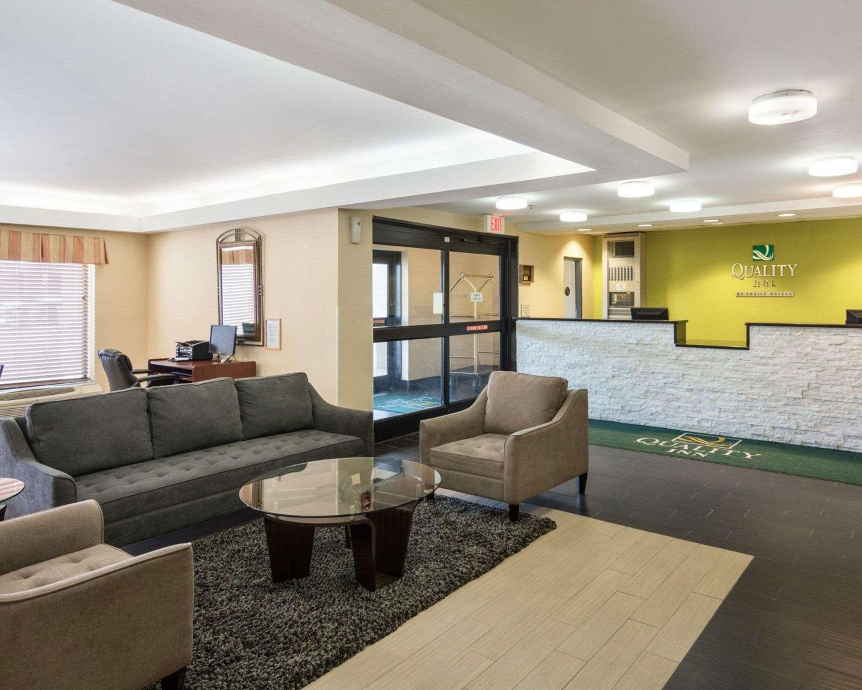 סנדסטון Quality Inn Richmond Airport מראה חיצוני תמונה