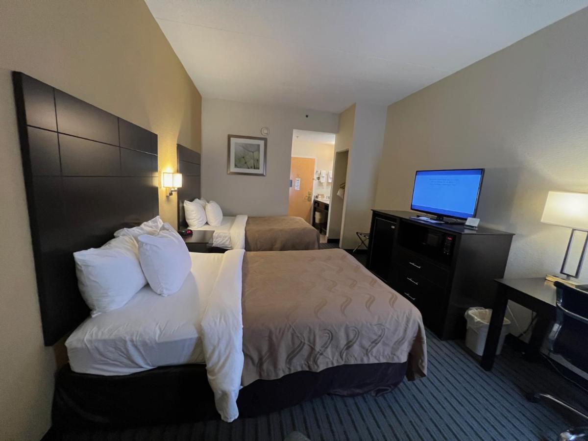 סנדסטון Quality Inn Richmond Airport מראה חיצוני תמונה
