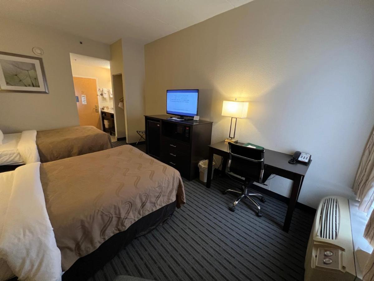 סנדסטון Quality Inn Richmond Airport מראה חיצוני תמונה